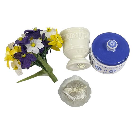 VTG American Girl Elizabeth DRESSING TABLE ACCESSORIES Vase Flowers & Powder Jar - Picture 2 of 7